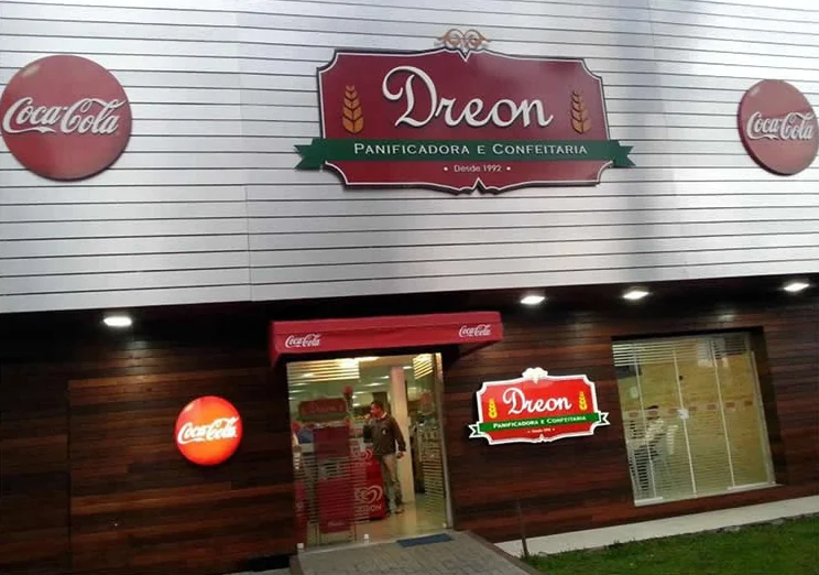 A fachada reformada da Panificadora Dreon em 2012